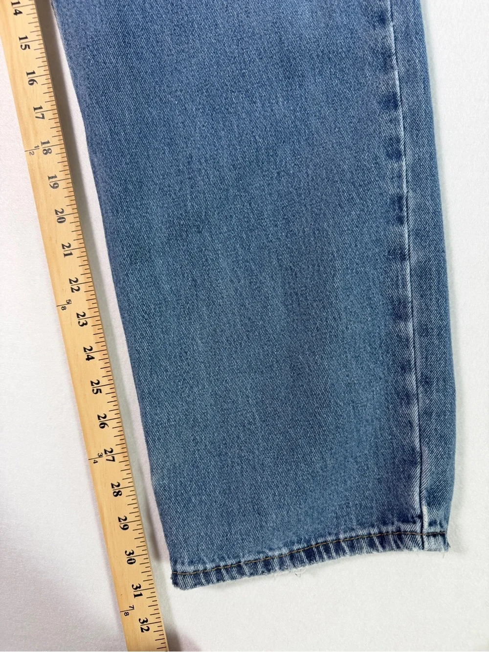 Levi's 550 Medium Wash Jeans, Actual Fit 36 X 31 READ DESCRIPTION